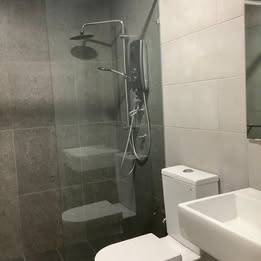 Meta Residence Master Room for male. 250m to MRT Putra Permai station.