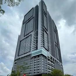 Meta Residence Master Room for male. 250m to MRT Putra Permai station.