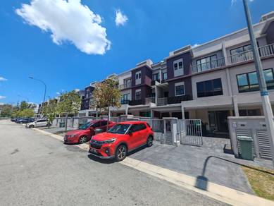 (RENOVATED, LOWER UNIT) The Strata Townhouse @ Bandar Puteri Bangi