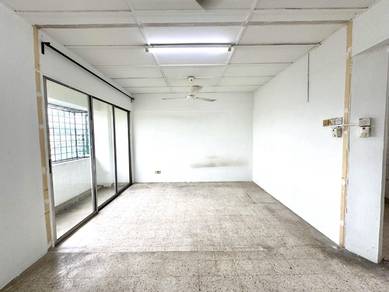 Pangsapuri Dahlia Court, Ampang. LRT CEMPAKA (4min walking distance)