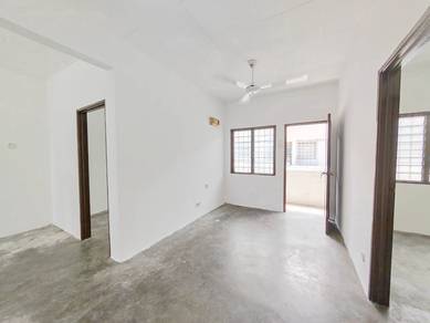Cemerlang Court at Tmn Cemerlang 3 rooms Partial furnished for Rent