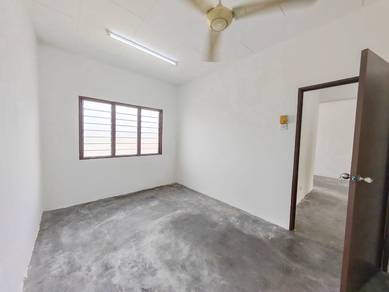 Cemerlang Court at Tmn Cemerlang 3 rooms Partial furnished for Rent