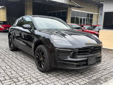feature ad 2022 Porsche Macan 2.0L NEW FACELIFT