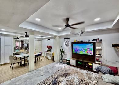 RENOVATED + KITCHEN CABINET❗️Double Storey Puchong Perdana For Sale