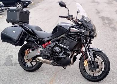 Kawasaki Versys 650 Black Red v2 boleh full loan