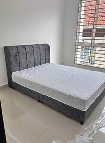 Bedframe and 8inch mattress 
