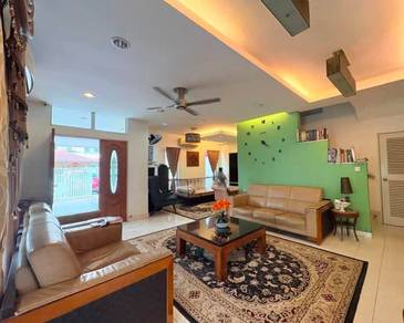 CORNER LOT🔴Nearby Masjid Bukit Raja🔷2 Storey Terrace Huge Extra Land