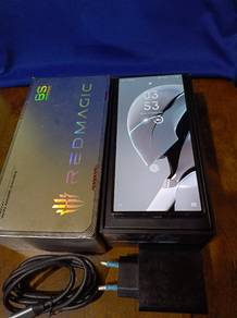 Redmagic 8s pro 12+12/256