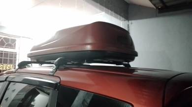 Car roof box