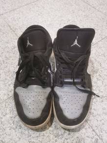 Kasut Nike Air Jordan 1 Low — Saiz 44 / UK9 / US10