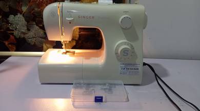 Mesin Jahit Portable dengan meja