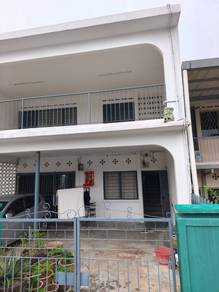 Townhouse first Floor for Rent @ Salak South Garden