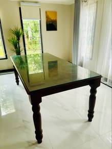 Meja Makan kukuh.