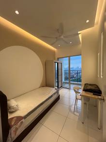 Axis Crown,Room with balcony, Female unit, 3 mins walk to LRT, Ampang.