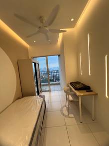 Axis Crown,Room with balcony, Female unit, 3 mins walk to LRT, Ampang.