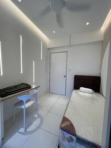 Axis Crown,Room with balcony, Female unit, 3 mins walk to LRT, Ampang.