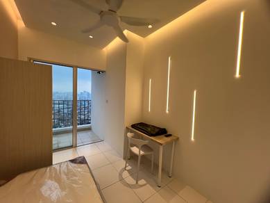 Axis Crown,Room with balcony, Female unit, 3 mins walk to LRT, Ampang.