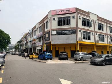 Port Klang 3 Storey Endlot Shoplot 32x80 Facing Mainroad For Rent