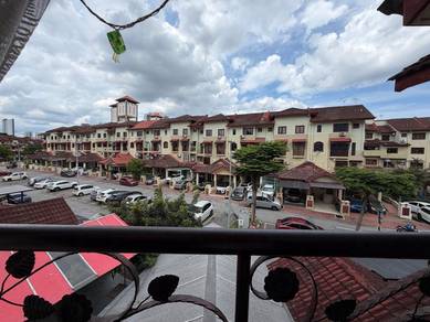 Villa Laman Tasik Condo , 1702 sq 4b 3r  Jalan Sri Permaisuri