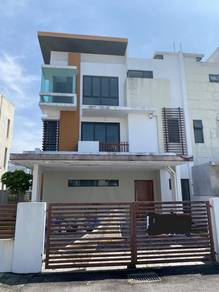 HOT DEAL: Premium 3-Storey Semi-D with  Lift & Big Land @Sg Long
