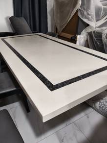 Meja makan / dining table