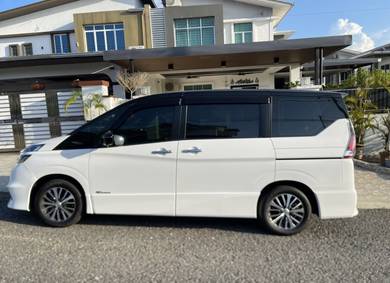 Nissan SERENA 2.0 HYBRID PREMIUM HIGHWAY