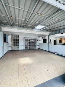 Menglembu / 2 Storey Terrace / 20x70 / 4R3B / Kitchen Fully Extended