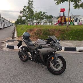 Yamaha R25 V1