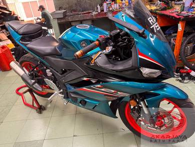 Yamaha r25  V2  7595