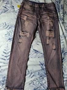 men ripped jeans size 32 