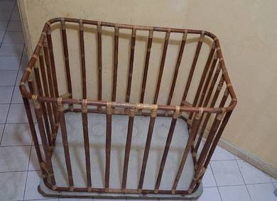 Rotan Baby Cot