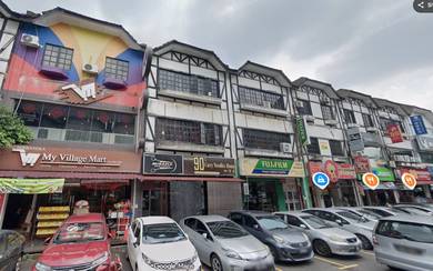 Bandar Sungai Long Ground Floor Shop 1540sf Prime Area Well Kept Ready