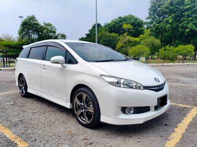 feature ad 2012 Toyota WISH 1.8 (A) Facelift Metallic white