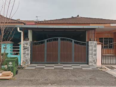 Teres Setingkat Depan Padang Cantik di Bandar Baru Putra Bercham Tambu