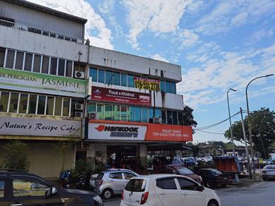 Corner Shoplot PJ Section 8 with more than 2500sf floor area, near LRT