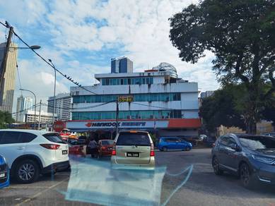 Corner Shoplot PJ Section 8 with more than 2500sf floor area, near LRT