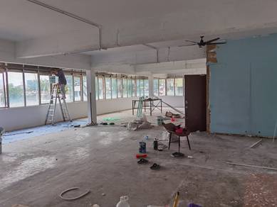 Corner Shoplot PJ Section 8 with more than 2500sf floor area, near LRT