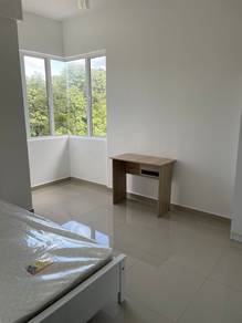 Near Hospital Sungai Buloh Single Male Room Newly Furnished at E