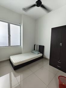 Small room for rent