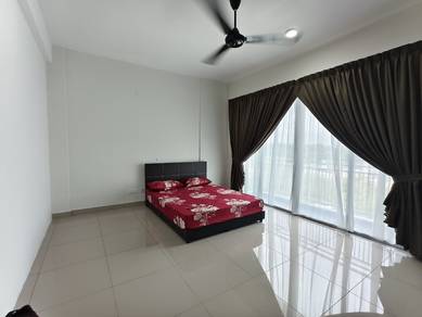 Large Middle Room available for rent 