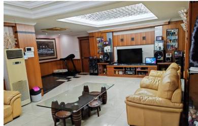 5 storey Building + warehouse for rent