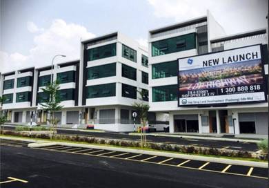 Facing Road 3 Storey Shop Office at D'alpinia Puchong Gateway For Rent
