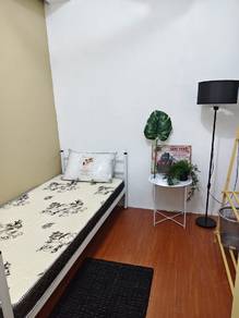 Single Room in Taman Tampoi Utama near Perling 
