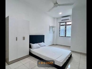 Bandar Puteri Klang Low Deposit Middle Room For Rent Double Sty New
