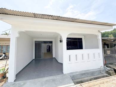 Jalan Sri Pagoh 15,Taman Sri Pagoh, Pagoh Muar, Single Storey Low Cost