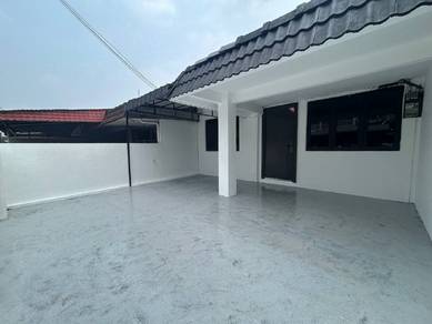 Bercham / 1 Storey Terrace / 22x60 / 3R2B / Good Condition / North