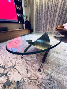 Elegant oval glass coffee table