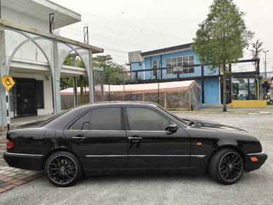 Mercedes Benz E-CLASS 2.3 230 ELEGANCE (CBU)