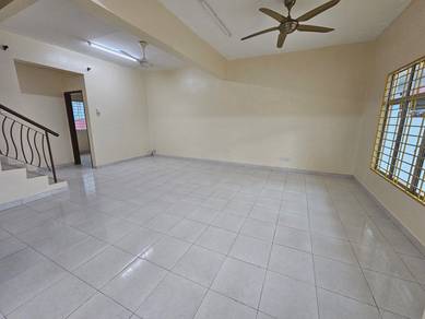 Taman Impiana Pelangi Semenyih Newly Painted 2 Storey Terrace For Rent