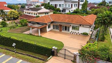 Bungalow @ Stulang Laut, Johor‼️ Tanah Luas ( Harga Berbaloi)🌟